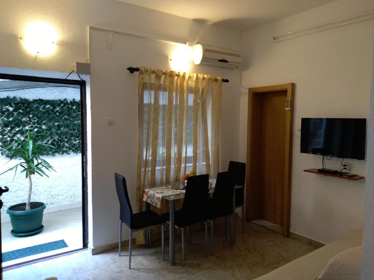Guest House Villa Castio Petrovac Exterior foto