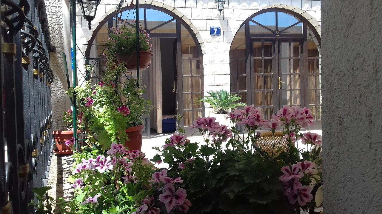 Guest House Villa Castio Petrovac Exterior foto