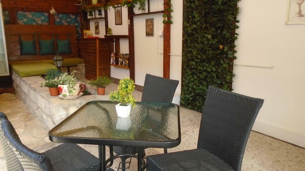 Guest House Villa Castio Petrovac Exterior foto